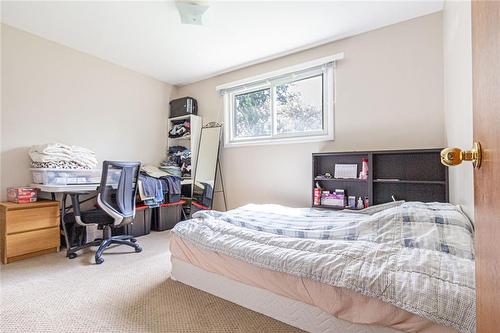 1340 Bunnell Drive, Burlington, ON - Indoor Photo Showing Bedroom