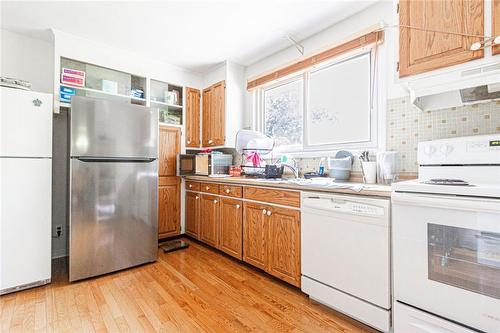 1340 Bunnell Drive, Burlington, ON - Indoor Photo Showing Kitchen