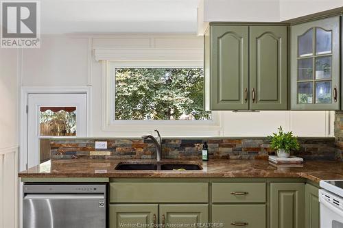 916 Laporte Avenue, Windsor, ON - Indoor Photo Showing Kitchen With Double Sink