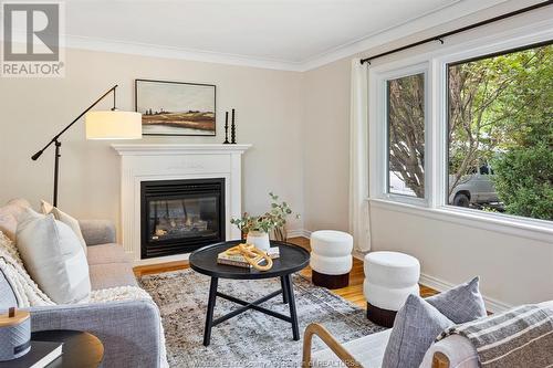 916 Laporte Avenue, Windsor, ON - Indoor Photo Showing Living Room With Fireplace