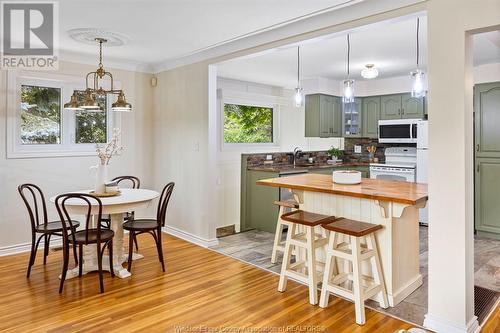 916 Laporte Avenue, Windsor, ON - Indoor Photo Showing Dining Room