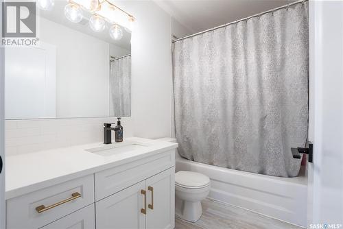 203 Adaskin Cove, Saskatoon, SK - Indoor Photo Showing Bathroom