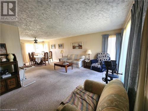 145 Mccarthy Street, Trout Creek, ON - Indoor Photo Showing Living Room