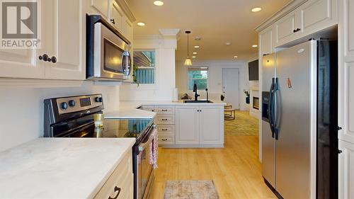 8 Bond Street, St. John'S, NL - Indoor Photo Showing Kitchen With Upgraded Kitchen