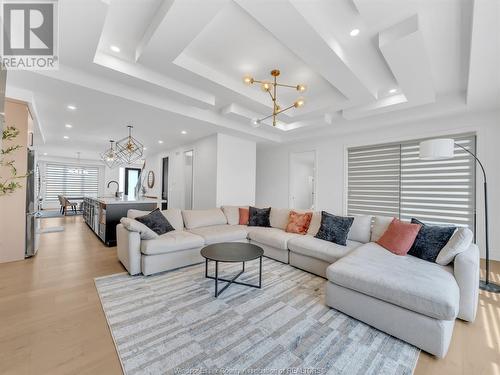 4532 Valerio Crescent, Lasalle, ON - Indoor Photo Showing Living Room