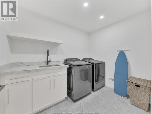 4532 Valerio Crescent, Lasalle, ON - Indoor Photo Showing Laundry Room