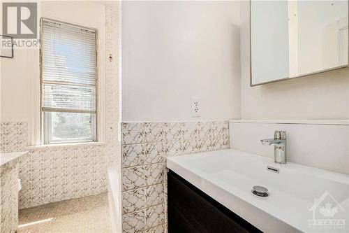 630 Gilmour Street, Ottawa, ON - Indoor Photo Showing Bathroom