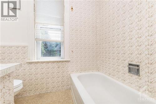 630 Gilmour Street, Ottawa, ON - Indoor Photo Showing Bathroom