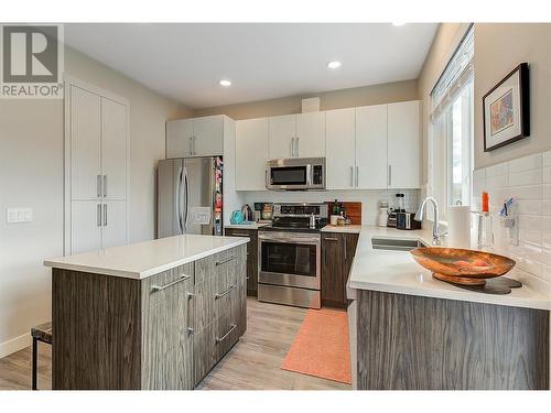 2763 Curts Street, Kelowna, BC - Indoor Photo Showing Kitchen