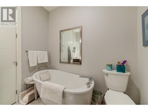 2763 Curts Street, Kelowna, BC - Indoor Photo Showing Bathroom