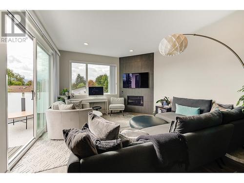 2763 Curts Street, Kelowna, BC - Indoor Photo Showing Living Room With Fireplace