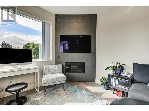 2763 Curts Street, Kelowna, BC - Indoor Photo Showing Living Room With Fireplace