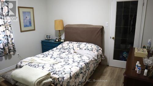 210 Emerson Avenue, London, ON - Indoor Photo Showing Bedroom