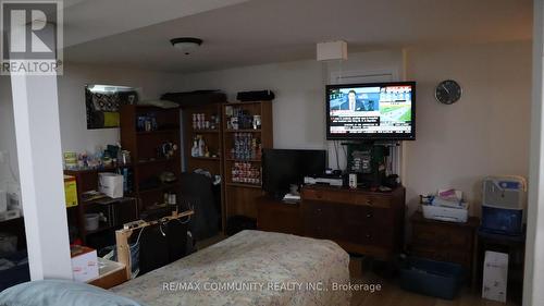 210 Emerson Avenue, London, ON - Indoor Photo Showing Bedroom