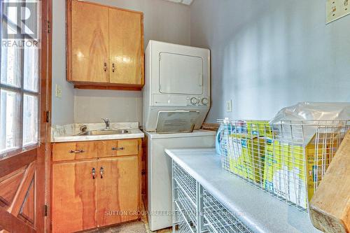 81 Strathcona Drive, London, ON - Indoor Photo Showing Laundry Room