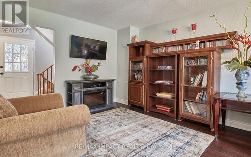 8 Noble Drive, Ajax (Central East), ON - Indoor Photo Showing Living Room