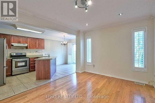 3496 Covent Crescent, Mississauga, ON - Indoor Photo Showing Kitchen