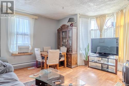 362-366 Bruce, Windsor, ON - Indoor Photo Showing Living Room