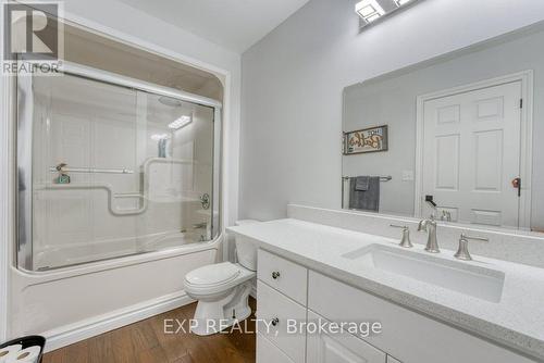 833 Talbot Road E, Leamington, ON - Indoor Photo Showing Bathroom