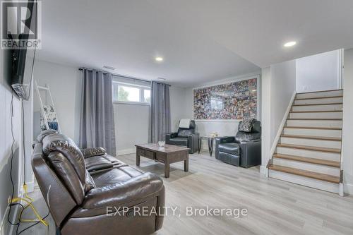 833 Talbot Road E, Leamington, ON - Indoor Photo Showing Living Room