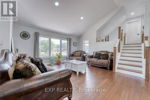 833 Talbot Road E, Leamington, ON - Indoor Photo Showing Living Room