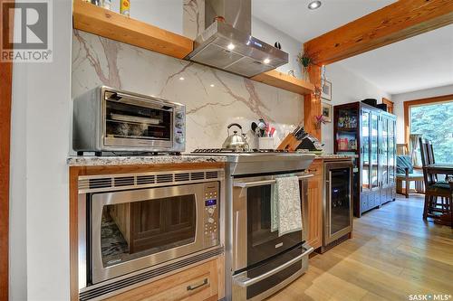 110 Sunset Drive, Regina, SK - Indoor Photo Showing Kitchen