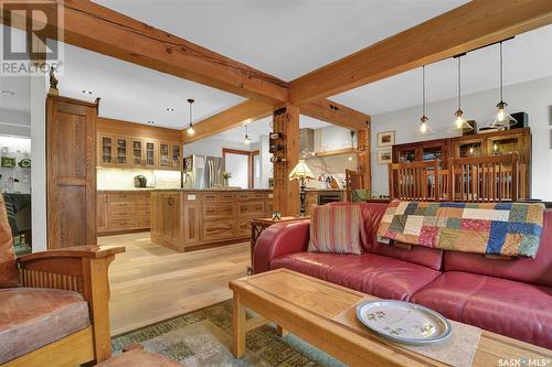 110 Sunset Drive, Regina, SK - Indoor Photo Showing Living Room