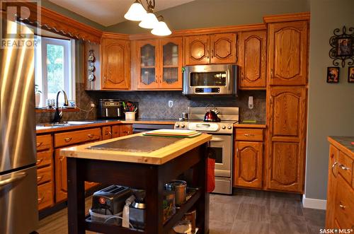 103 Bentham Crescent, Saskatoon, SK - Indoor Photo Showing Kitchen