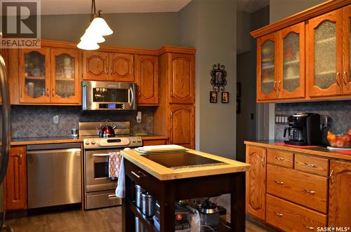 103 Bentham Crescent, Saskatoon, SK - Indoor Photo Showing Kitchen