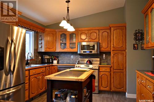 103 Bentham Crescent, Saskatoon, SK - Indoor Photo Showing Kitchen