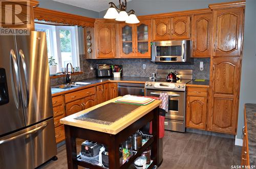 103 Bentham Crescent, Saskatoon, SK - Indoor Photo Showing Kitchen With Stainless Steel Kitchen With Double Sink