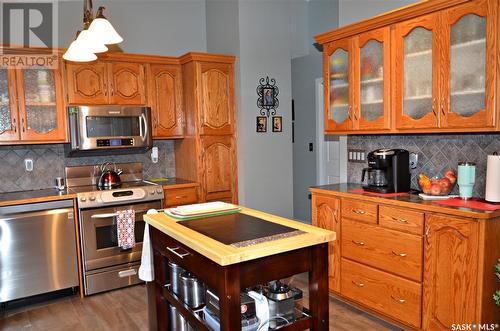 103 Bentham Crescent, Saskatoon, SK - Indoor Photo Showing Kitchen