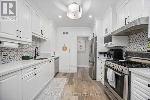 239 Burnhamthorpe Road, Toronto (Islington-City Centre West), ON - Indoor Photo Showing Kitchen With Upgraded Kitchen