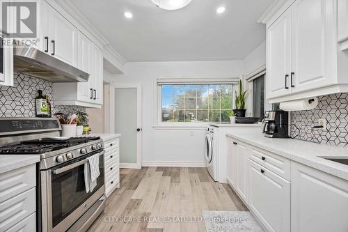 239 Burnhamthorpe Road, Toronto (Islington-City Centre West), ON - Indoor Photo Showing Kitchen