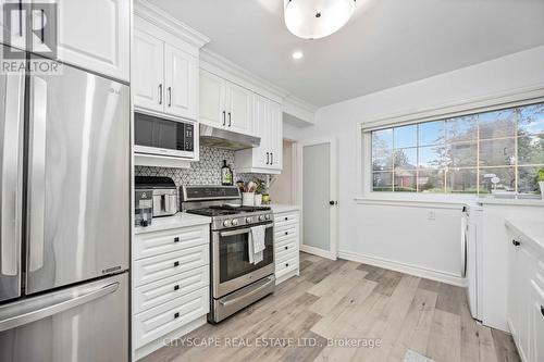 239 Burnhamthorpe Road, Toronto (Islington-City Centre West), ON - Indoor Photo Showing Kitchen