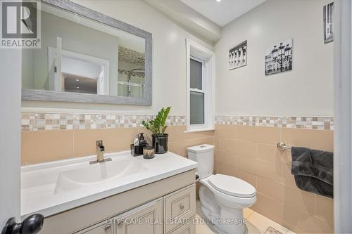 239 Burnhamthorpe Road, Toronto (Islington-City Centre West), ON - Indoor Photo Showing Bathroom