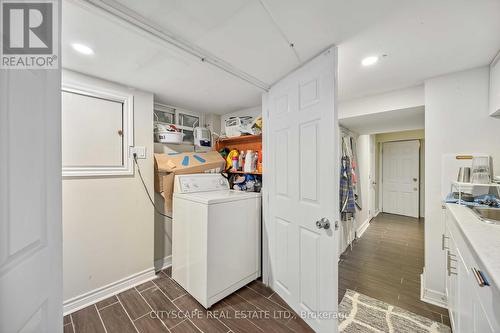 239 Burnhamthorpe Road, Toronto (Islington-City Centre West), ON - Indoor Photo Showing Laundry Room