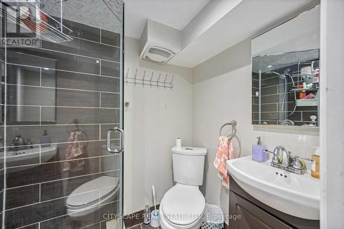 239 Burnhamthorpe Road, Toronto (Islington-City Centre West), ON - Indoor Photo Showing Bathroom