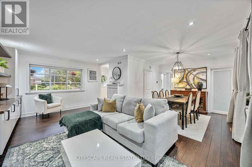 239 Burnhamthorpe Road, Toronto (Islington-City Centre West), ON - Indoor Photo Showing Living Room