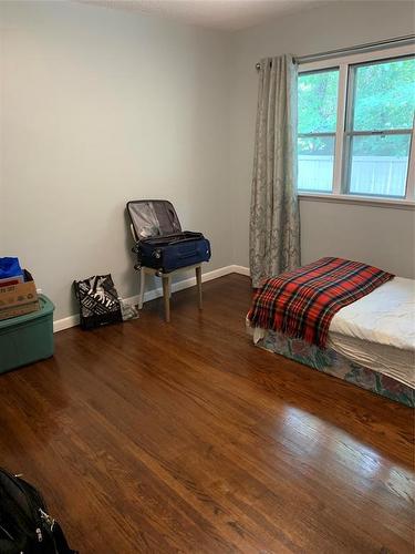 1739 Lorne Avenue, Brandon, MB - Indoor Photo Showing Bedroom