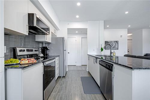 8 Culinary Lane|Unit #201, Barrie, ON - Indoor Photo Showing Kitchen With Upgraded Kitchen