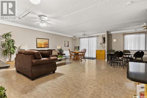 321 4045 Rae Street, Regina, SK - Indoor Photo Showing Living Room