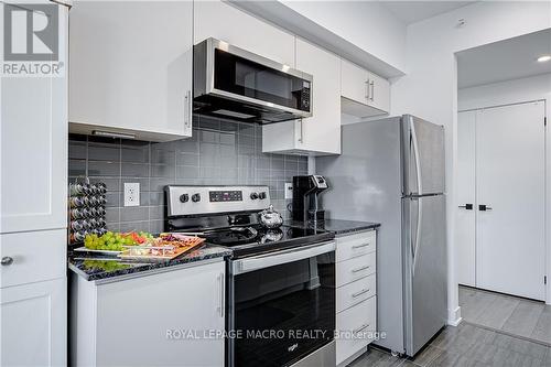 201 - 8 Culinary Lane, Barrie, ON - Indoor Photo Showing Kitchen