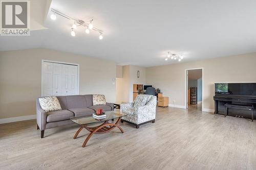 1370 14Th Street, West Vancouver, BC - Indoor Photo Showing Living Room