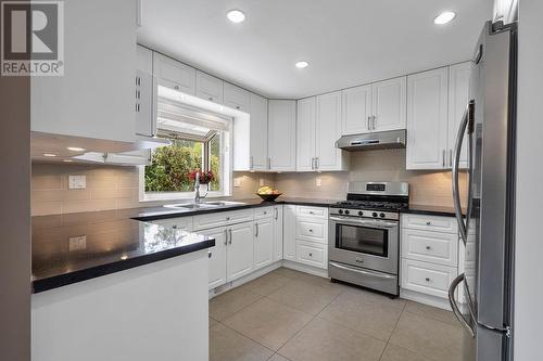 1370 14Th Street, West Vancouver, BC - Indoor Photo Showing Kitchen