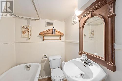 538 Chester Street, London, ON - Indoor Photo Showing Bathroom