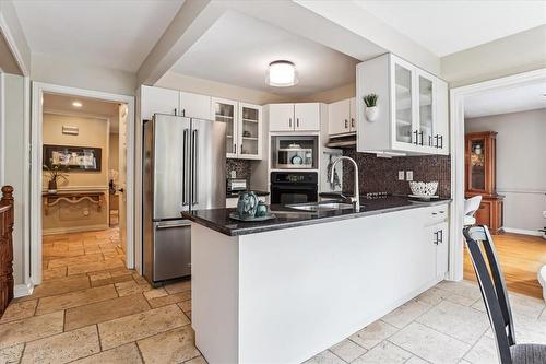 70 Glen Cannon Drive, Hamilton, ON - Indoor Photo Showing Kitchen