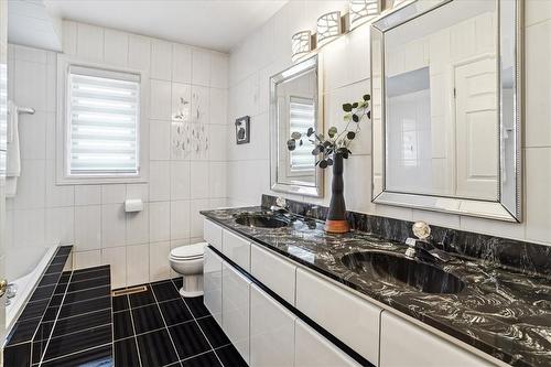 70 Glen Cannon Drive, Hamilton, ON - Indoor Photo Showing Bathroom