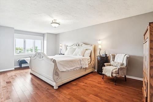 70 Glen Cannon Drive, Hamilton, ON - Indoor Photo Showing Bedroom