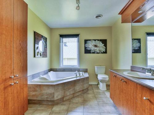 Salle de bains - 11395 Rue Maisonneuve, Mirabel, QC - Indoor Photo Showing Bathroom